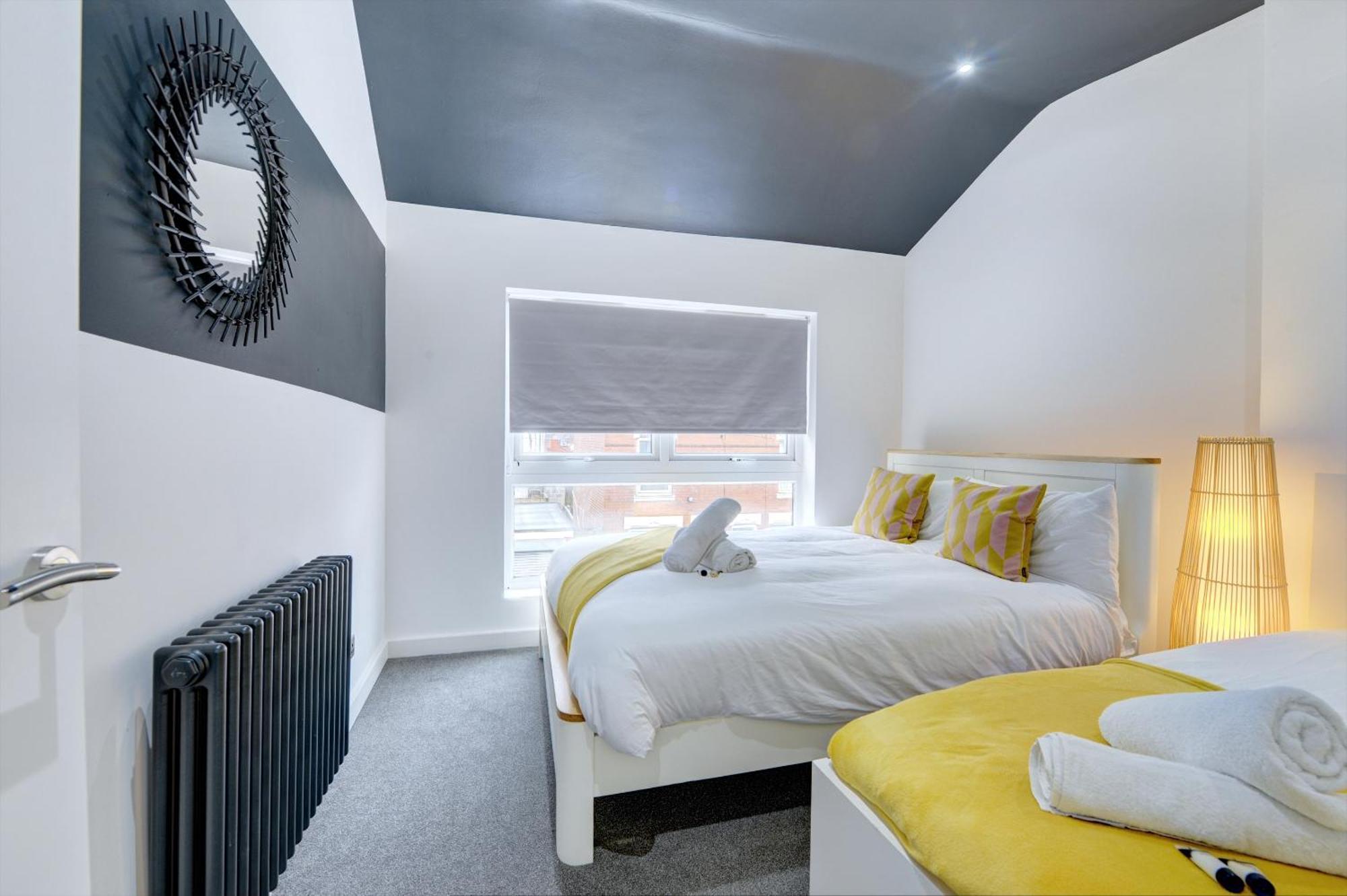 4 Bedrooms Homely House With Garden- Sleeps 9 Comfortably With 6 Comfortable Beds, Free Street Parking, Business Travellers, Contractors, & Holiday-Goers, Coventry, Near All Major Transport Links In Coventry And Motorway Экстерьер фото