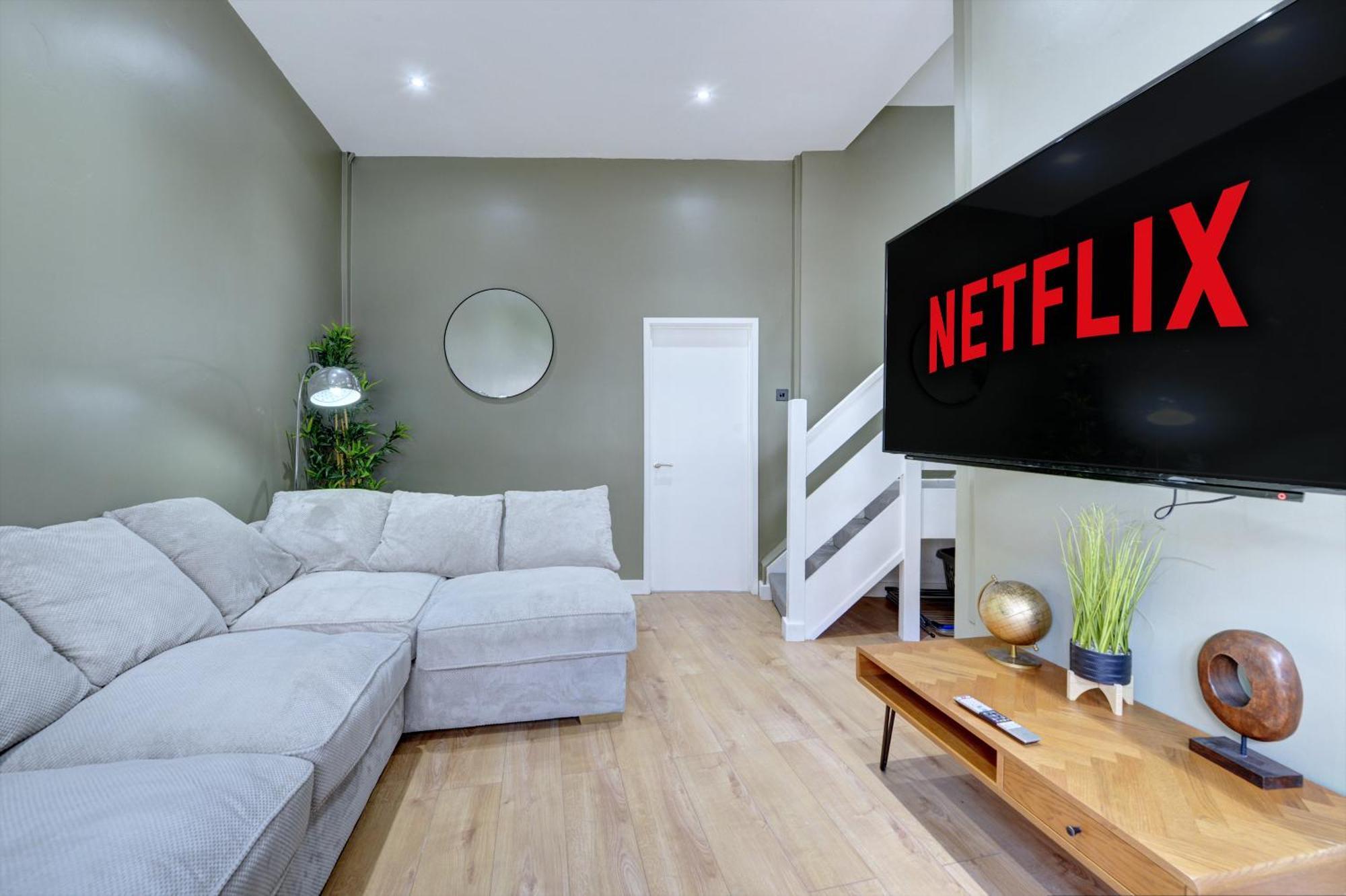 4 Bedrooms Homely House With Garden- Sleeps 9 Comfortably With 6 Comfortable Beds, Free Street Parking, Business Travellers, Contractors, & Holiday-Goers, Coventry, Near All Major Transport Links In Coventry And Motorway Экстерьер фото
