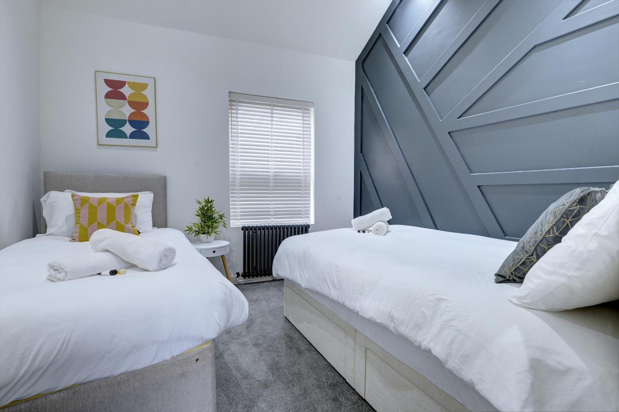 4 Bedrooms Homely House With Garden- Sleeps 9 Comfortably With 6 Comfortable Beds, Free Street Parking, Business Travellers, Contractors, & Holiday-Goers, Coventry, Near All Major Transport Links In Coventry And Motorway Экстерьер фото