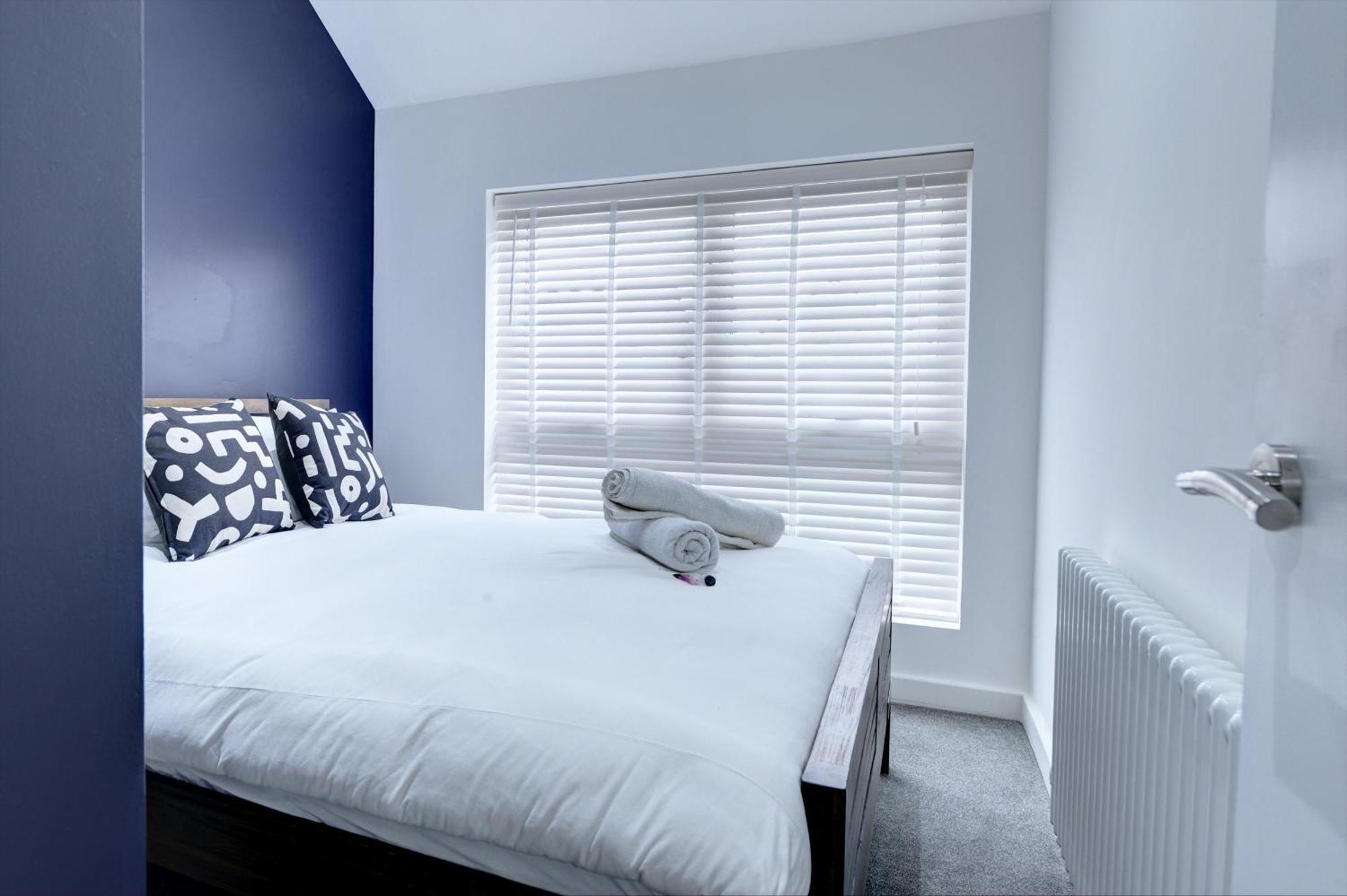 4 Bedrooms Homely House With Garden- Sleeps 9 Comfortably With 6 Comfortable Beds, Free Street Parking, Business Travellers, Contractors, & Holiday-Goers, Coventry, Near All Major Transport Links In Coventry And Motorway Экстерьер фото