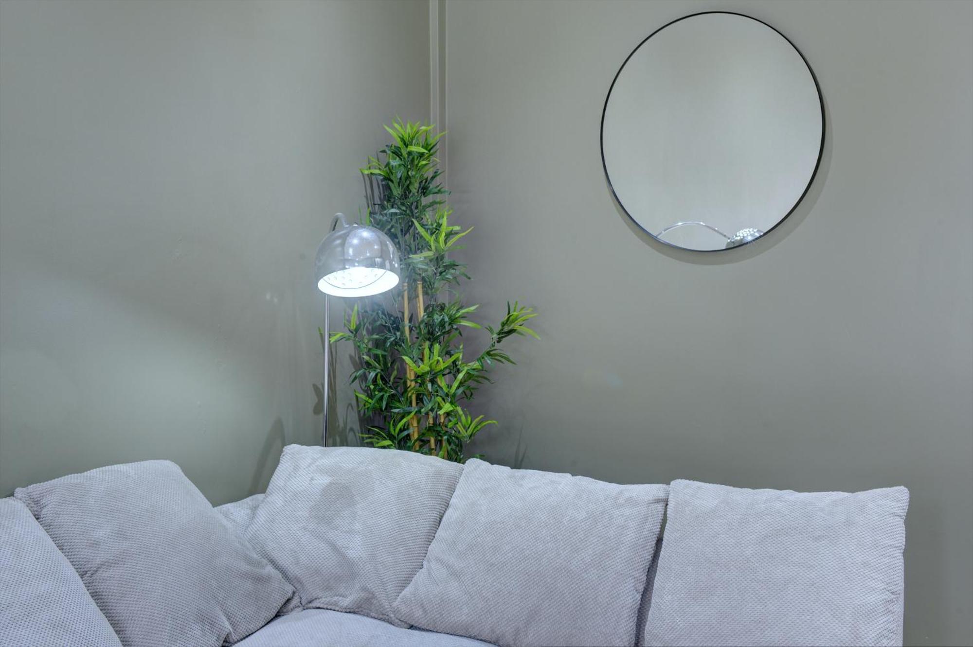 4 Bedrooms Homely House With Garden- Sleeps 9 Comfortably With 6 Comfortable Beds, Free Street Parking, Business Travellers, Contractors, & Holiday-Goers, Coventry, Near All Major Transport Links In Coventry And Motorway Экстерьер фото