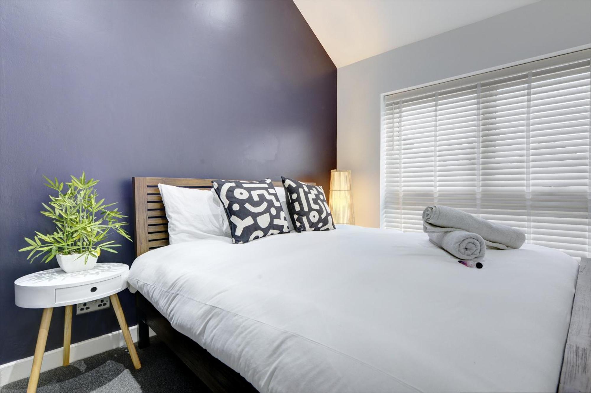 4 Bedrooms Homely House With Garden- Sleeps 9 Comfortably With 6 Comfortable Beds, Free Street Parking, Business Travellers, Contractors, & Holiday-Goers, Coventry, Near All Major Transport Links In Coventry And Motorway Экстерьер фото