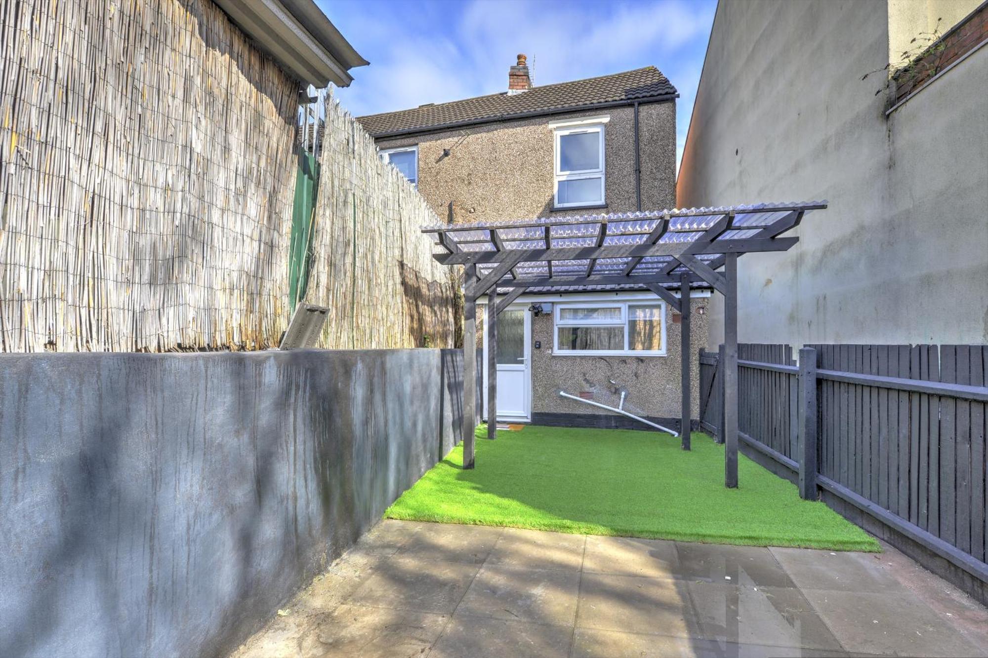 4 Bedrooms Homely House With Garden- Sleeps 9 Comfortably With 6 Comfortable Beds, Free Street Parking, Business Travellers, Contractors, & Holiday-Goers, Coventry, Near All Major Transport Links In Coventry And Motorway Экстерьер фото